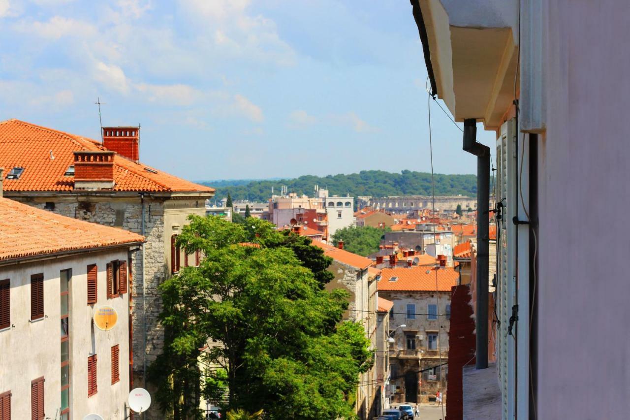 Sunny Corner In City Center With Free Parking Apartment Pula Luaran gambar