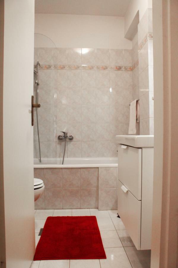 Sunny Corner In City Center With Free Parking Apartment Pula Luaran gambar