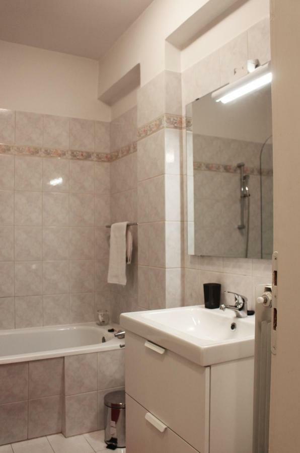 Sunny Corner In City Center With Free Parking Apartment Pula Luaran gambar