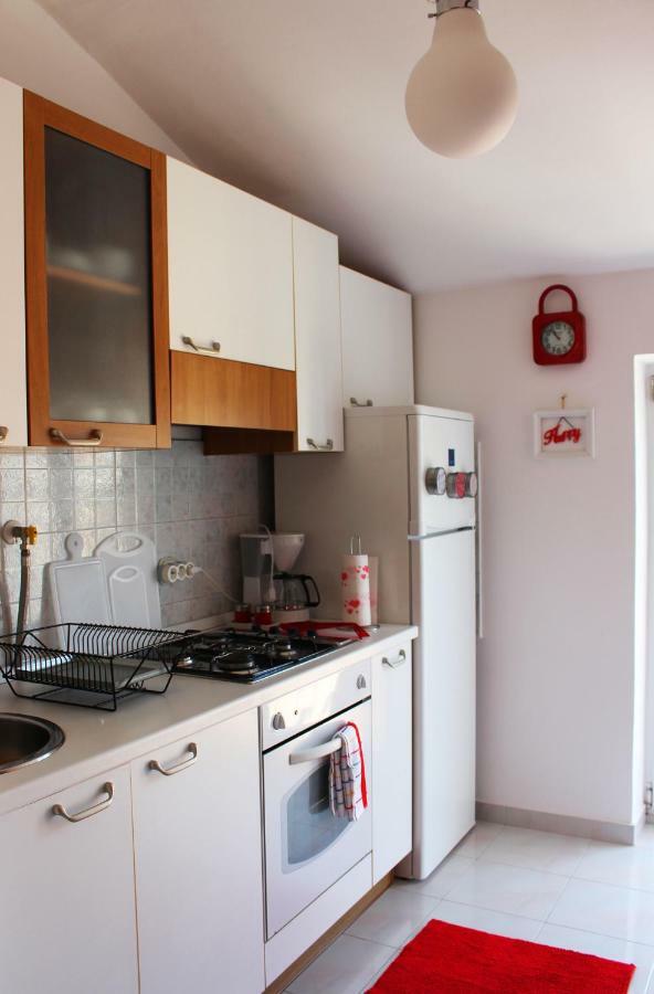 Sunny Corner In City Center With Free Parking Apartment Pula Luaran gambar