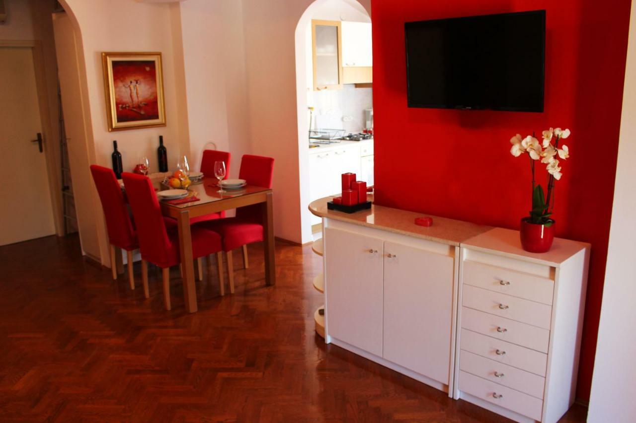 Sunny Corner In City Center With Free Parking Apartment Pula Luaran gambar