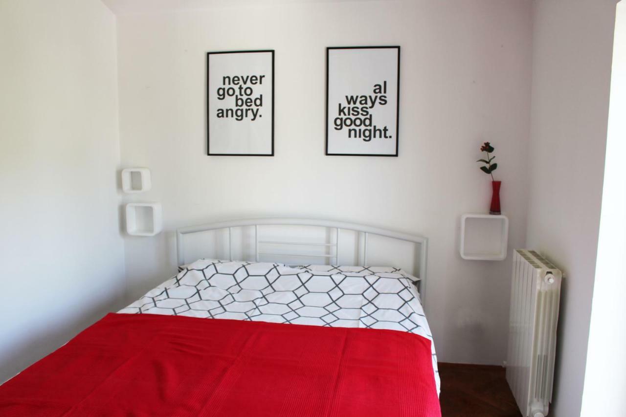 Sunny Corner In City Center With Free Parking Apartment Pula Luaran gambar