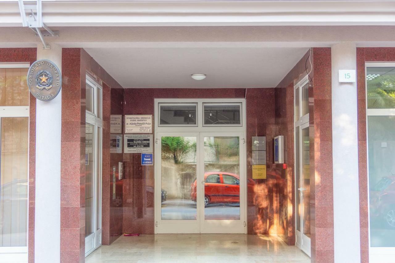 Sunny Corner In City Center With Free Parking Apartment Pula Luaran gambar